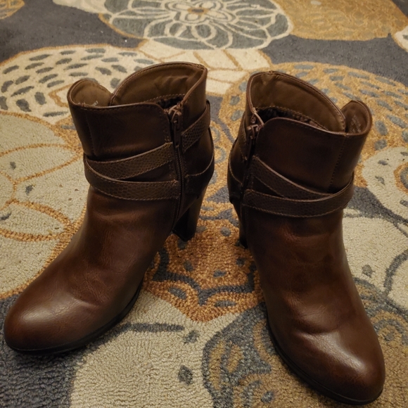 Rialto Brown Boots - Picture 5 of 5